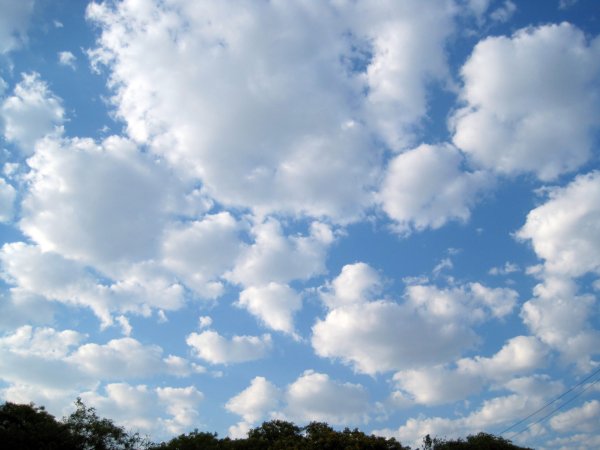 Сине белое небо