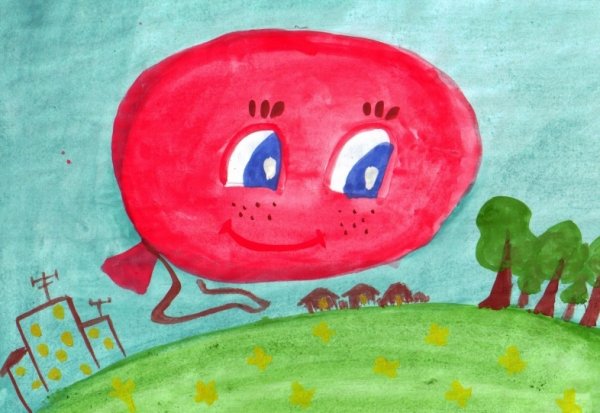 Красный воздушный шарик в небе