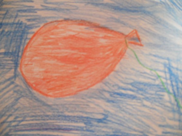 Красный шарик в небе