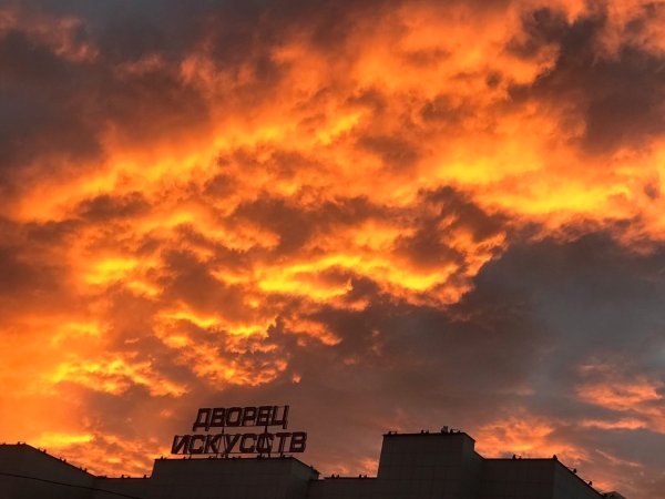 Небо над пожаром