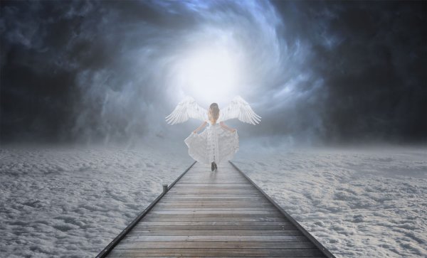 Ангел на облаке