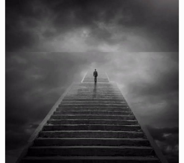 Человек уходит в небо