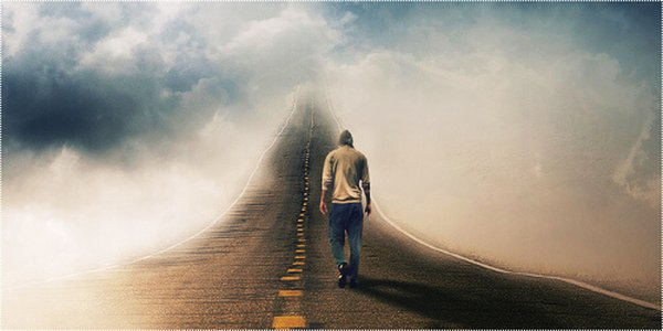 Мужчина идущий в даль