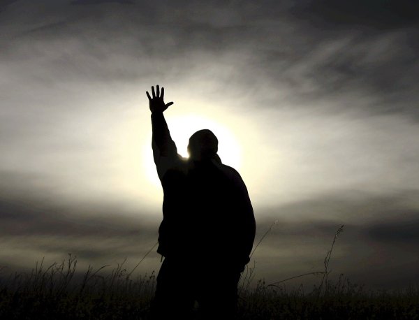 Человек молится