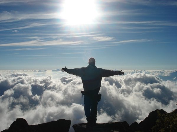 Человек над облаками