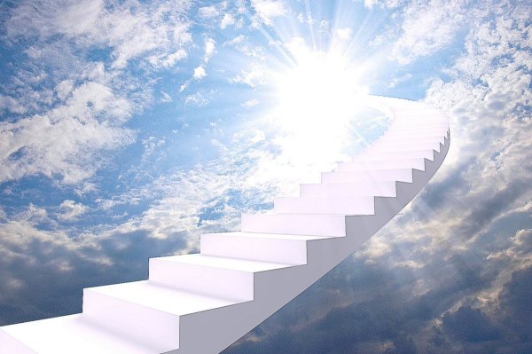 Девушка уходит в небо