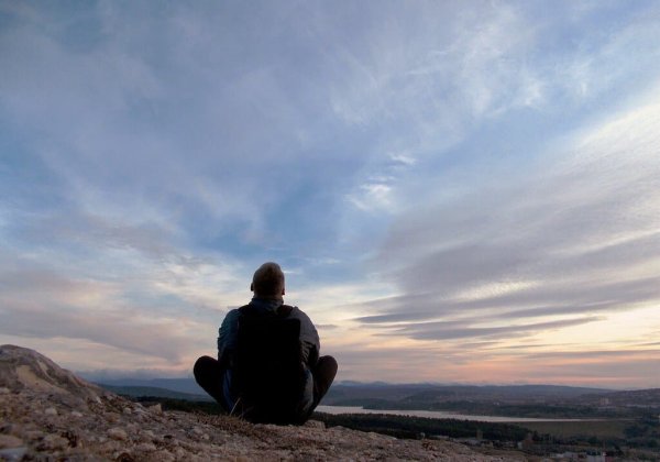 И В даль глядел