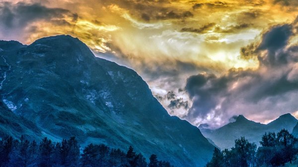 Облака над горами