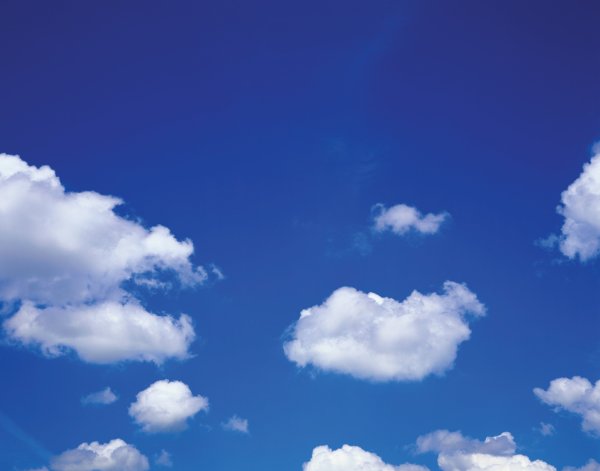 Голубое небо с облаками