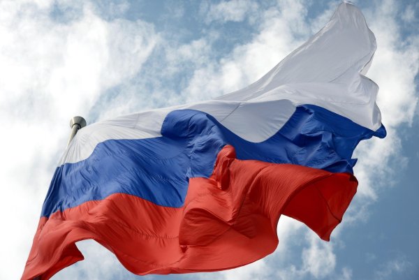 Флаг России в небе