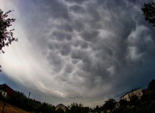 Фигуры из облаков на небе