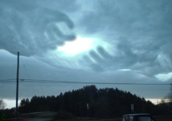 Богородица в небе