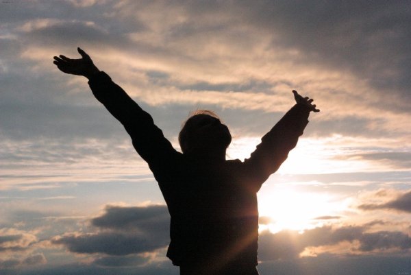 Руки к небу