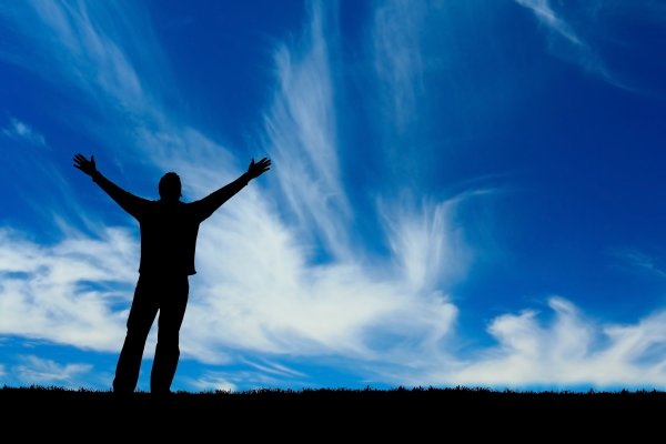 Человек на фоне неба