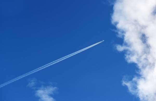 Полоса от самолета