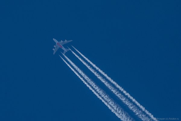 Белая полоса от самолета