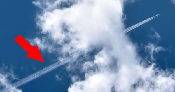 Конденсационный след в небе