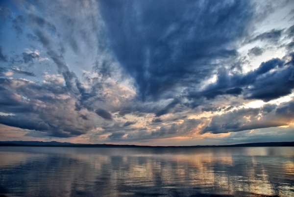 Кучевые облака и солнце