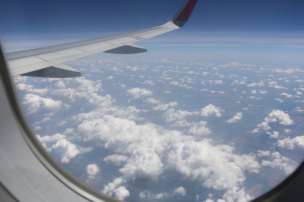 Облака из иллюминатора самолета