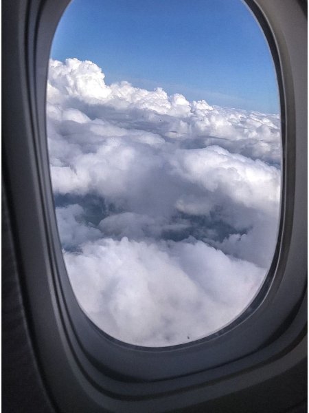 Вид из иллюминатора самолета