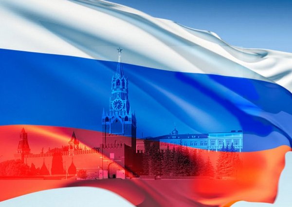 Развевающийся флаг России