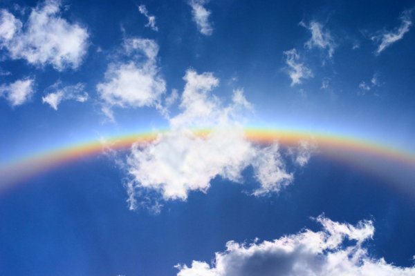 Красивое небо с радугой
