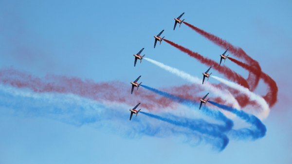 Воздушное шоу самолетов