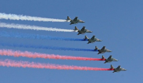 Российский Триколор в небе