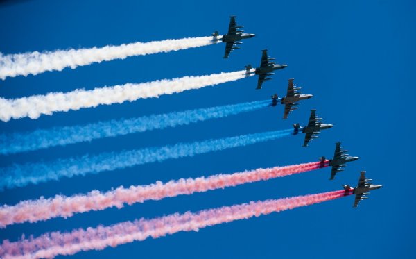 Пилотажная группа Стрижи и русские Витязи