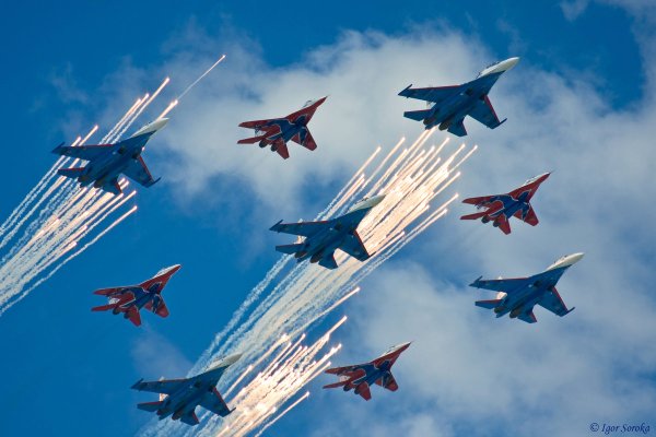 Военные самолеты на параде