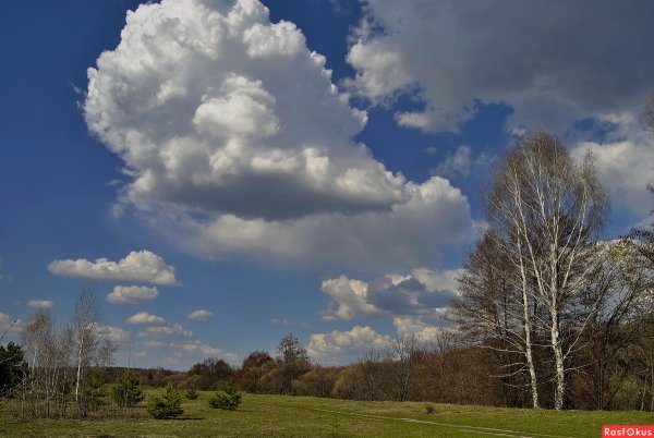 Весеннее небо с облаками