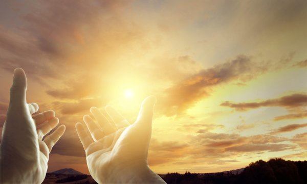 Молитва руки к небу