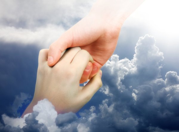 Небо протягивает руку помощи