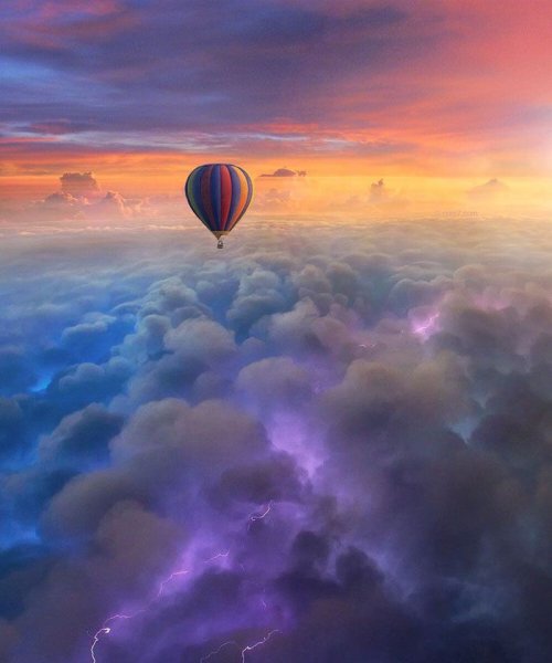 Надувные шары в небе