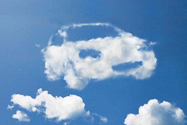 Облака в форме машины