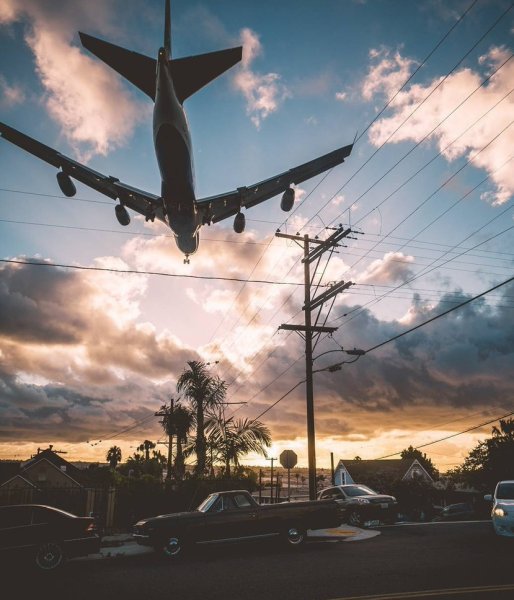 Самолет в небе