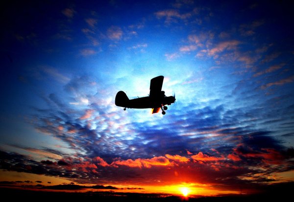 Самолет в облаках