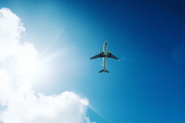 Самолет в небе