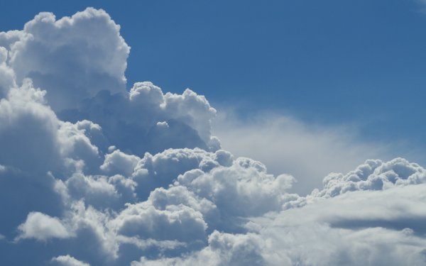 Голубое небо с облаками