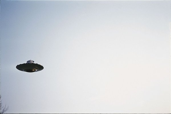 Летающая тарелка влису