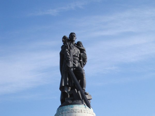 Берлин Трептов парк памятник неизвестному солдату