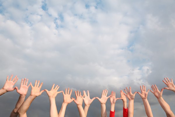 Фон поднятая рука к небу