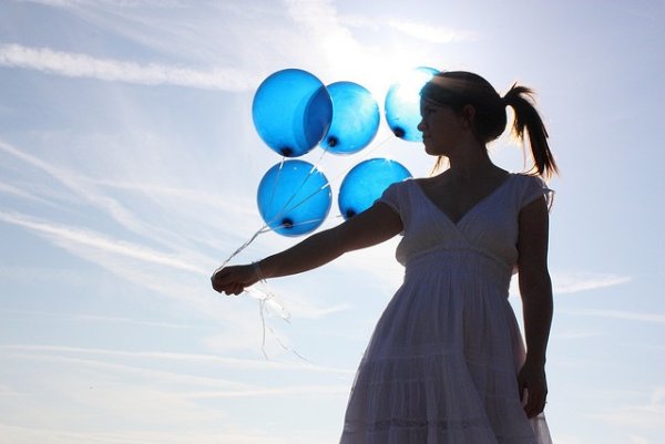 Девушка с шарами