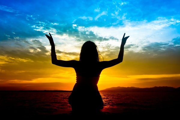 Женщина на рассвете