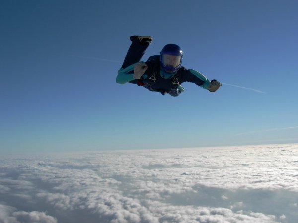 Парашютист в полете