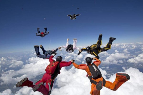 Командный прыжок с парашютом