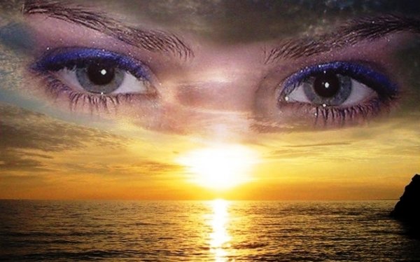 Женские глаза океан