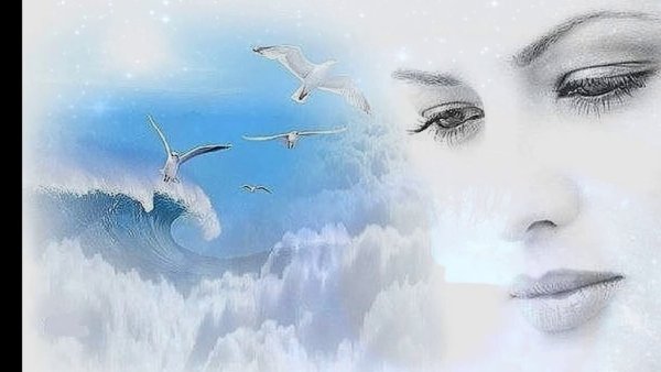 Лицо девушки в небе