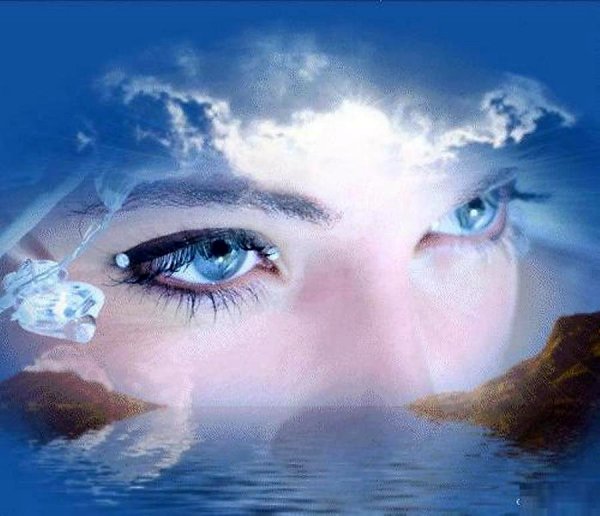 Женские глаза океан