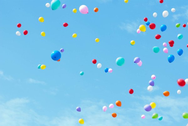 Воздушный шарик летит